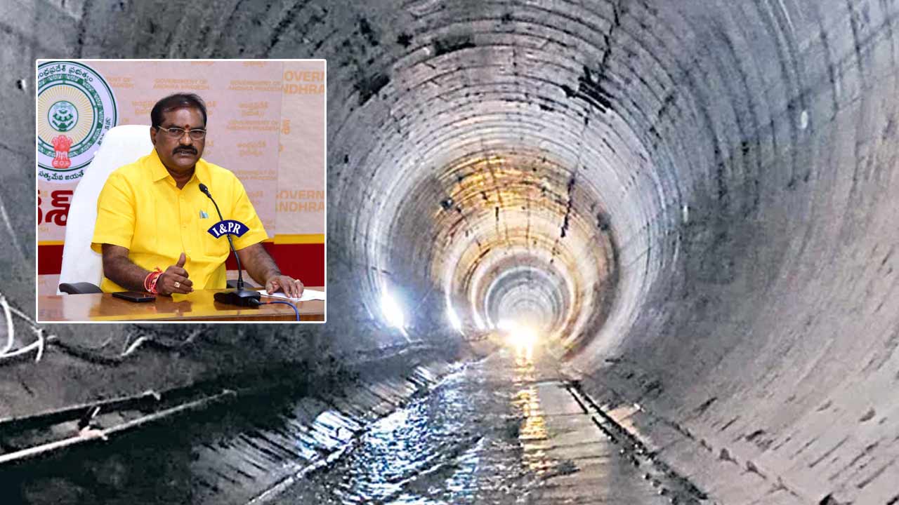 Cyclone Montha: వెలిగొండ ప్రాజెక్టు టన్నెల్‌లోకి 9 కి.మీ. మేర వరద నీరు.. టన్నెల్‌లో  250 మంది కార్మికులు..!