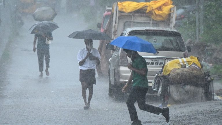 Rain Alert: ఓ తుఫాన్‌ ముప్పు తప్పింది.. మరో వాయుగుండం భయపెడుతోంది..!