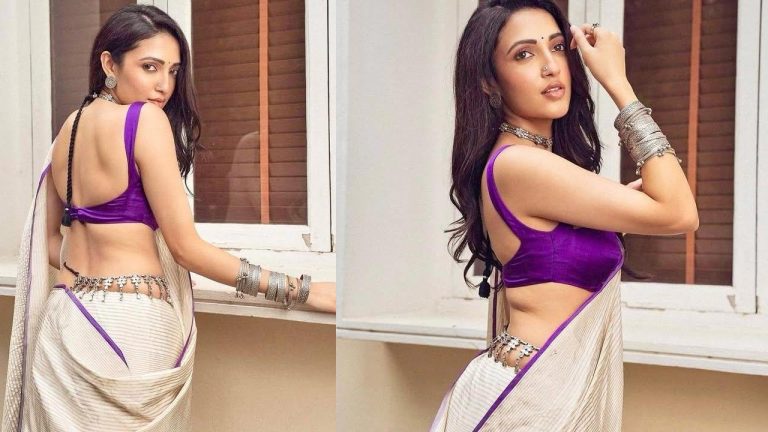 Neha Shetty : సన్న నడుము అందాలతో చెమటలు పట్టిస్తున్న నేహాశెట్టి