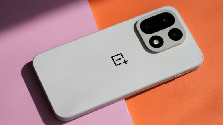 7300mah బ్యాటరీ, 50MP ట్రిపుల్ రేర్‌ కెమెరా.. OnePlus 15 భారత్ లాంచ్ డేట్ వచ్చేసింది!