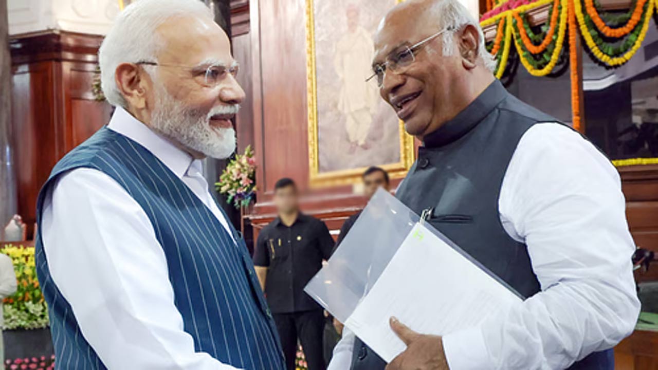 PM Modi: కాంగ్రెస్ చీఫ్ ఖర్గేకు మోడీ ఫోన్.. త్వరగా కోలుకోవాలని ఆకాంక్ష