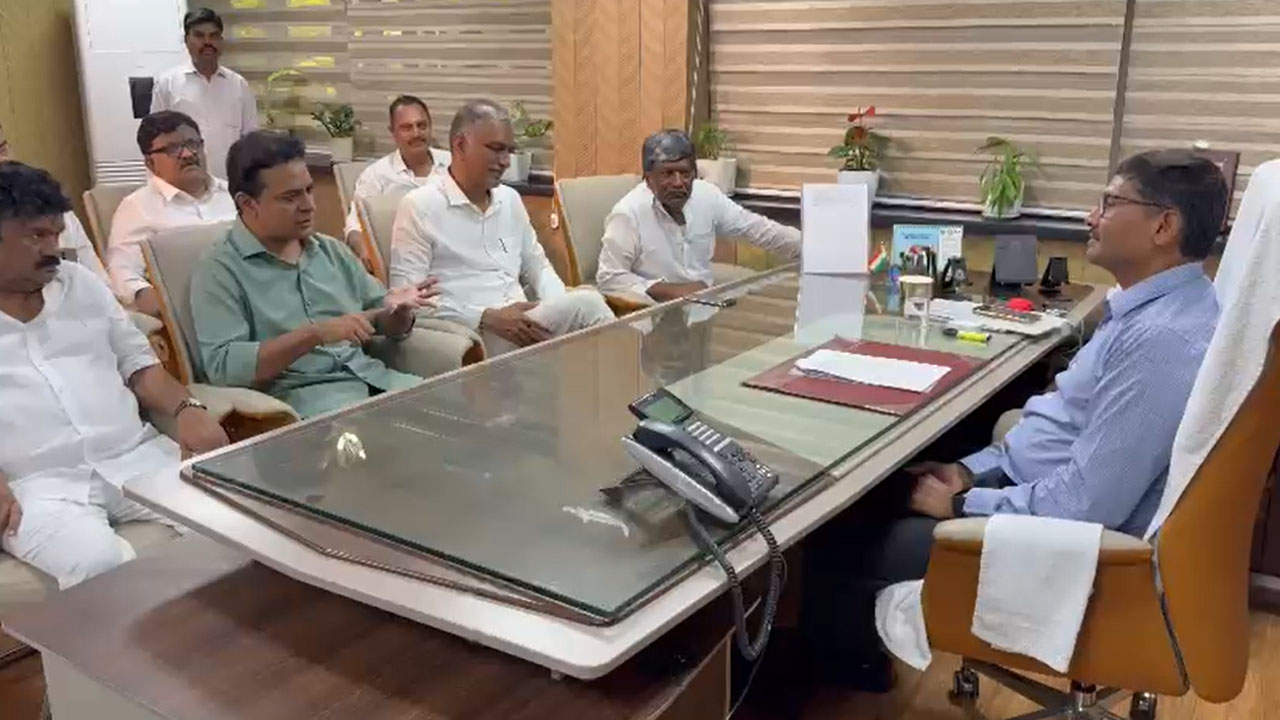 BRS Protest: ఛార్జీలు తగ్గించాలని ఆర్టీసీ ఎండీకి వినతి.. ప్రైవేట్ పరం చేయొద్దని కేటీఆర్, హరీష్‌రావు సూచన..