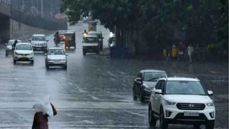 Rain in Hyderabad: హైదరాబాదీలు జాగ్రత్త.. పలు చోట్ల వర్షం.. జలమయమైన రహదార్లు..!