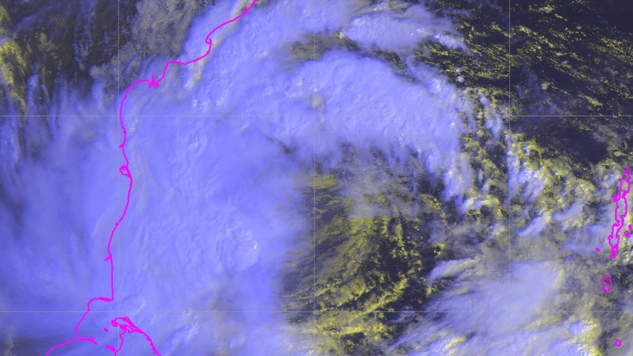 Cyclone Montha: ‘మొంథా’ తుపాను ఎఫెక్ట్.. విద్యాసంస్థలు, పర్యాటక కేంద్రాలు క్లోజ్!