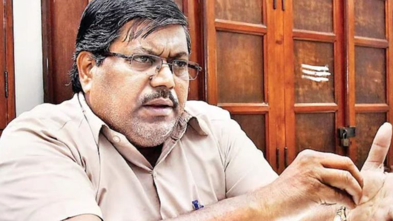 Success Story: తల్లికి వాగ్దానం చేసి.. 150కి పైగా డిగ్రీలు చేసిన కొడుకు! టర్గెట్ ఏంటో తెలుసా?