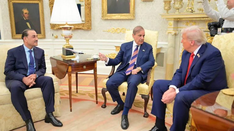 Trump: గాజాపై ట్రంప్ ప్లాన్‌ను స్వాగతించిన పాక్.. మండిపడుతున్న స్వదేశీయులు