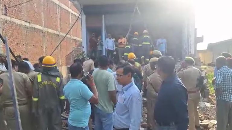 UP Blast: ఉత్తరప్రదేశ్‌లో భారీ పేలుడు.. తీవ్ర భయాందోళనలు..