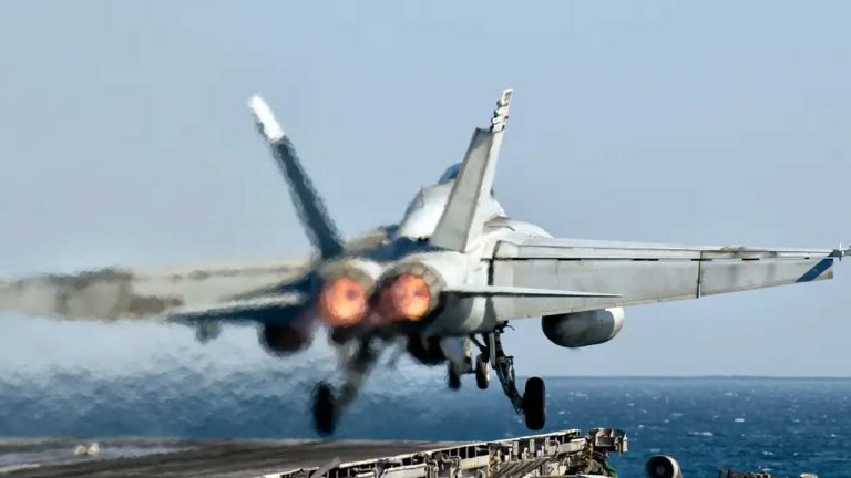 US Navy Plane Crash: చైనా సముద్రంలో కూలిన అమెరికా విమానాలు..