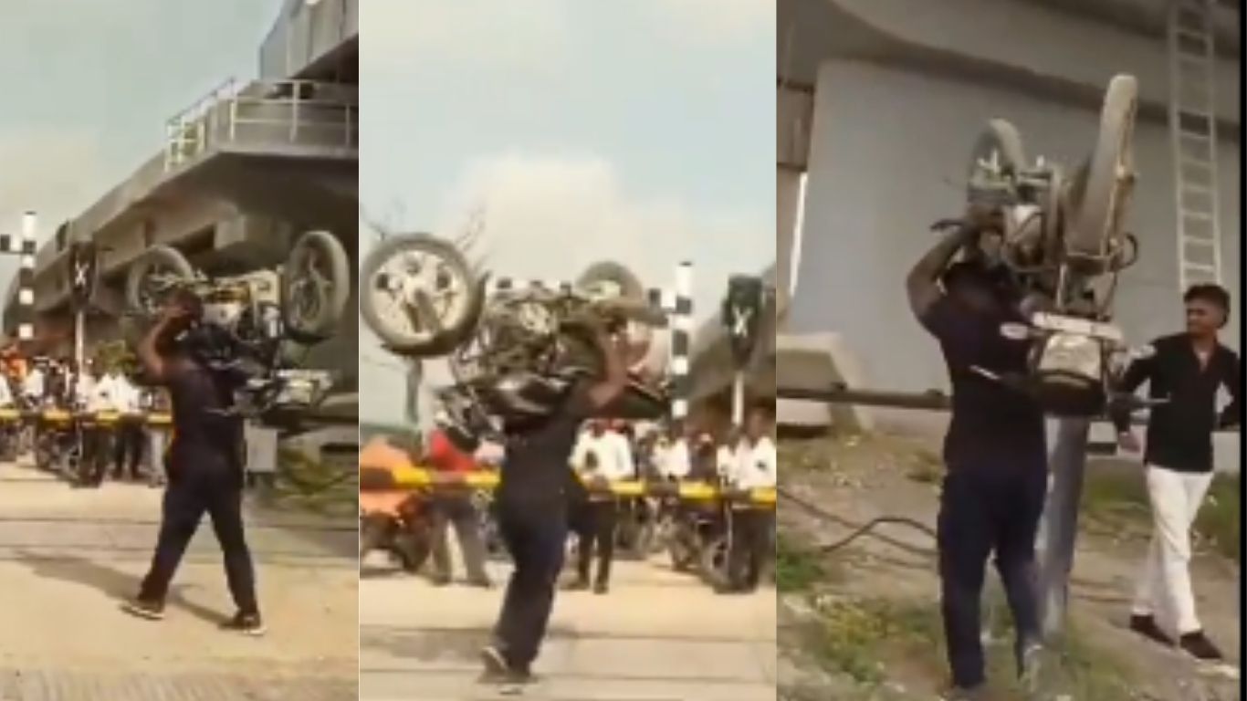 Jhansi: రైల్వే గేట్ వేశారని.. బైక్ ని భుజాలపై మోసుకెళ్లిన బహుబలి..