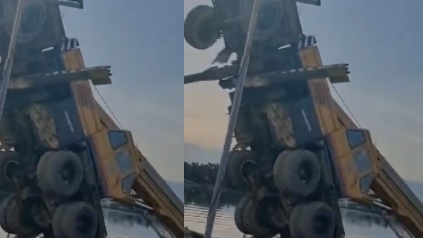 Accident: దుర్గామాత విగ్రహాల నిమజ్జనంలో అపశృతి.. పల్టీ కొట్టిన క్రేన్…