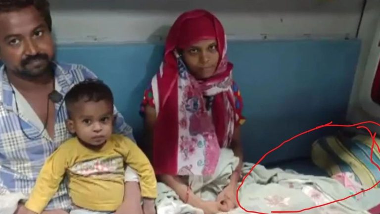 Woman Gives Birth: ట్రైన్ లోనే మహిళ ప్రసవం.. చప్పట్లతో మారుమోగిన కంపార్ట్మెంట్
