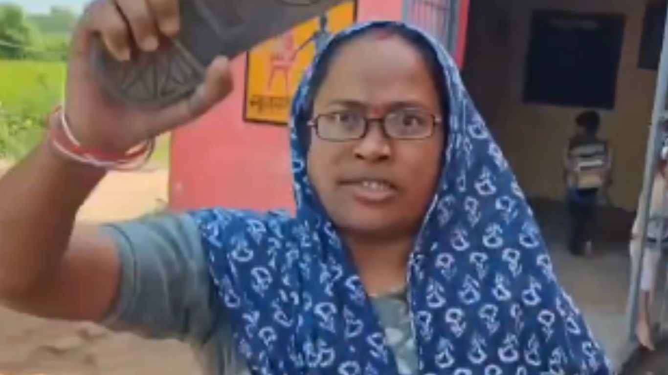 Principal Assaults YouTuber: యూట్యూబర్ పై మహిళ ప్రిన్సిపాల్ దాడి…ఎందుకంటే…