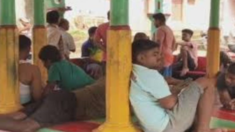 Man Stabbed to Death Over Money: డబ్బు విషయంలో గొడవ.. యువకుడి దారుణ హత్య