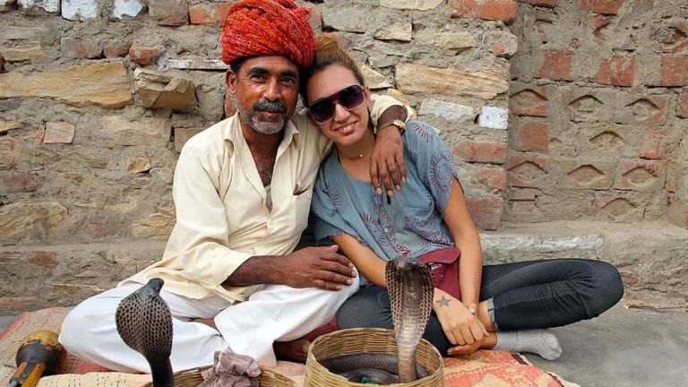 Snakes Home: ఎవర్రా మీరంతా.. ఎవరన్నా కుక్కను, పిల్లిని పెంచుకుంటారు. మీరేంట్రా మరీ వాటినా..