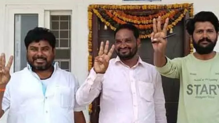 Sangareddy:  వైన్స్ టెండర్లలో హ్యాట్రిక్ కొట్టిన యువకుడు..