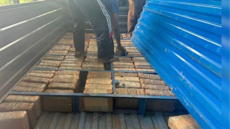 smuggling: ఏంద్రయ్యా.. మరీ అక్కడ ఎలా పెట్టార్రా..