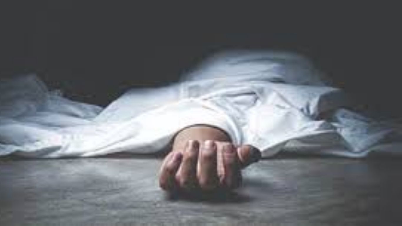 Student Dies: స్కూల్ కు చెప్పులతో వచ్చిన విద్యార్థిని.. చెంప దెబ్బ కొట్టిన ప్రిన్సిపాల్.. తర్వాత ఏమైందంటే..