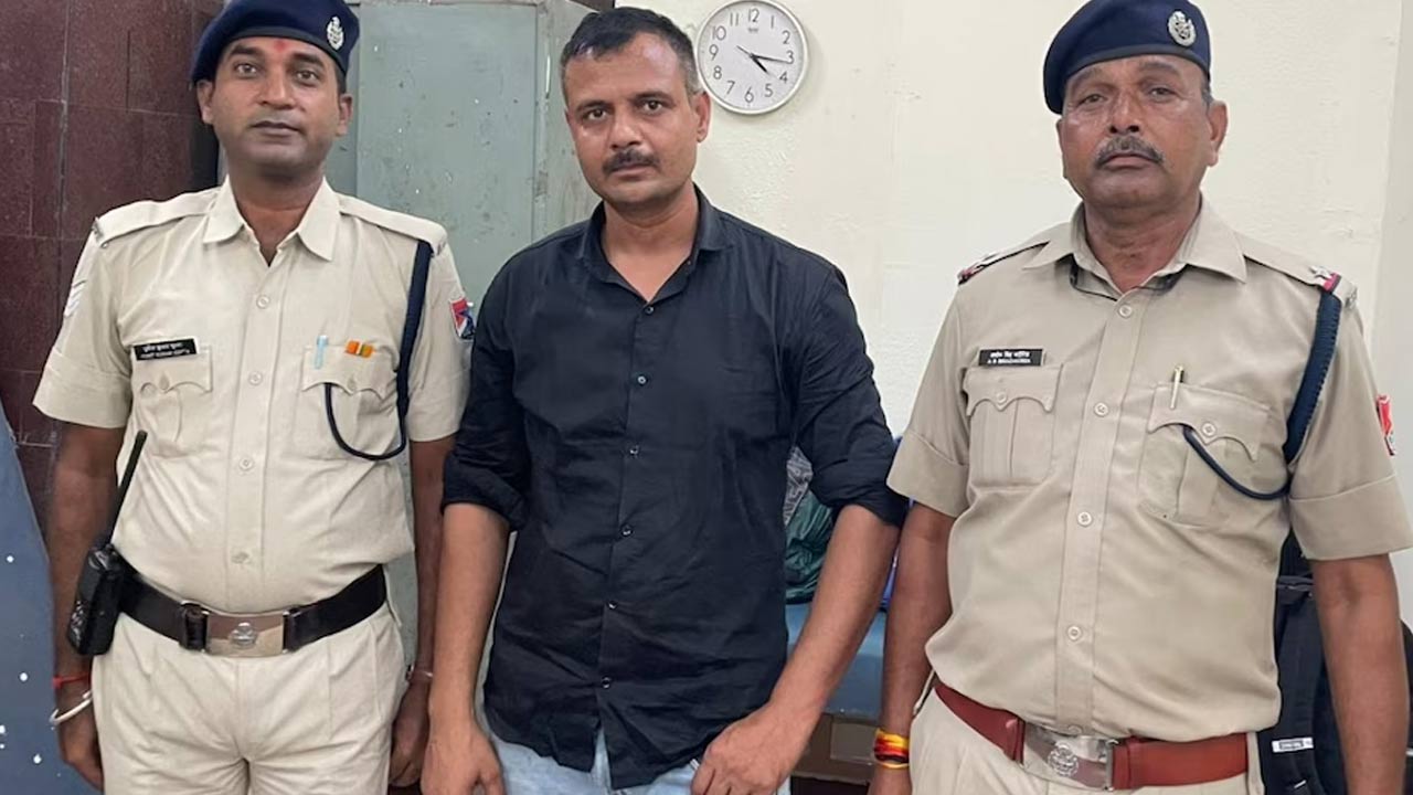 TTE: నకిలీ టీటీఈ అవతారమెత్తిన ఆర్మీ జవాన్.. ప్రయాణికుల నుంచి డబ్బులు వసూలు చేస్తూ..