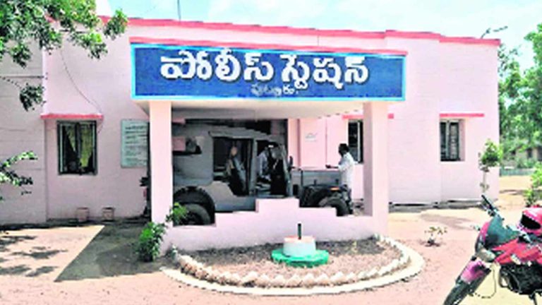 Anantapur: పిల్లల మధ్య గొడవ.. పోలీస్ స్టేషన్ లో కేసులు.. చివరికి ఏమైందంటే..?