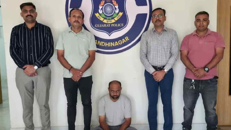 Crime: 15 ఏళ్లుగా వివాహేతర సంబంధం.. మహిళా కానిస్టేబుల్ హత్య..