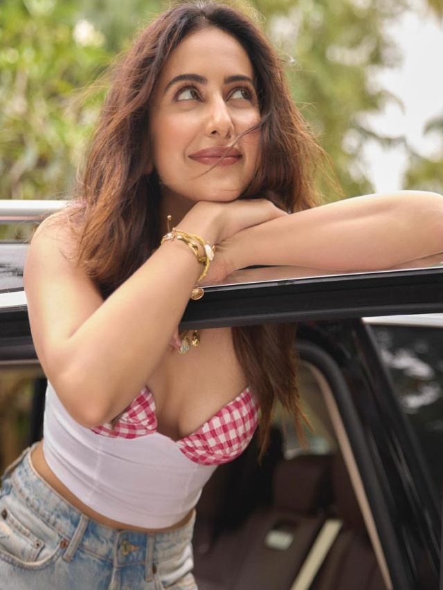 పెళ్లైనా అందాల వడ్డింపులో తగ్గేదేలే అంటున్న రకుల్ ప్రీత్ సింగ్