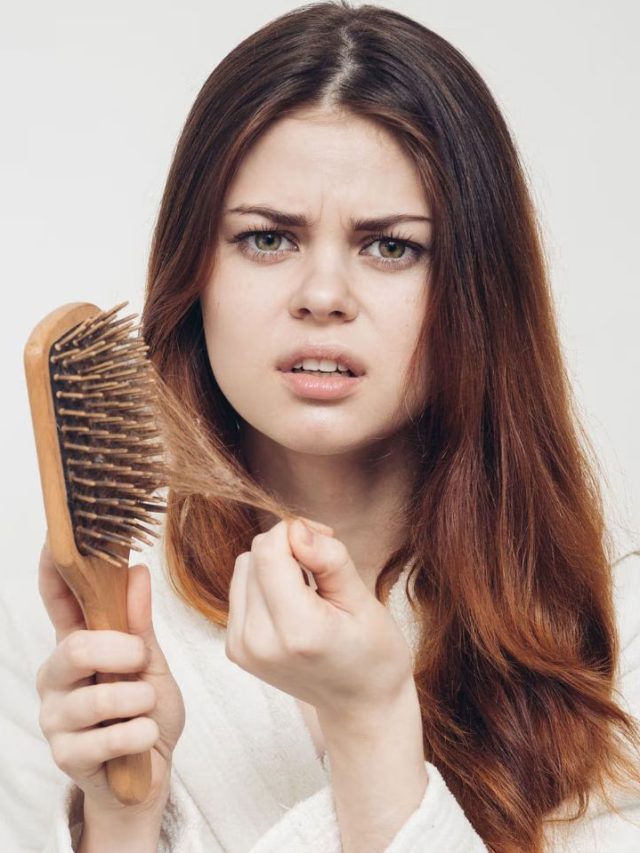 జుట్టు రాలిపోతోందా ? రాలడాన్ని ఆపే అద్భుత మార్గాలు ఇవే..