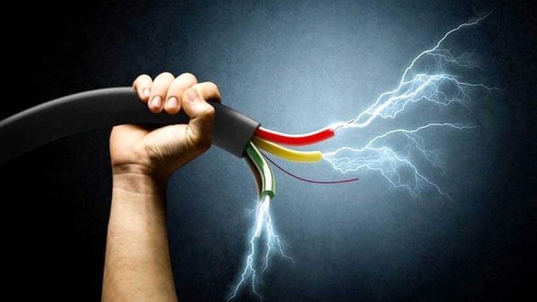 Vijayanagaram: కస్తూర్బా పాఠశాలలో 30 మంది విద్యార్థులకు విద్యుత్ షాక్..!