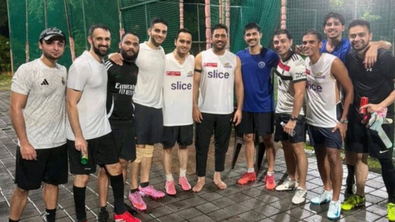 MS Dhoni: ముంబై ఇండియన్స్ జెర్సీలో ధోని.. అసలేం జరుగుతోంది?