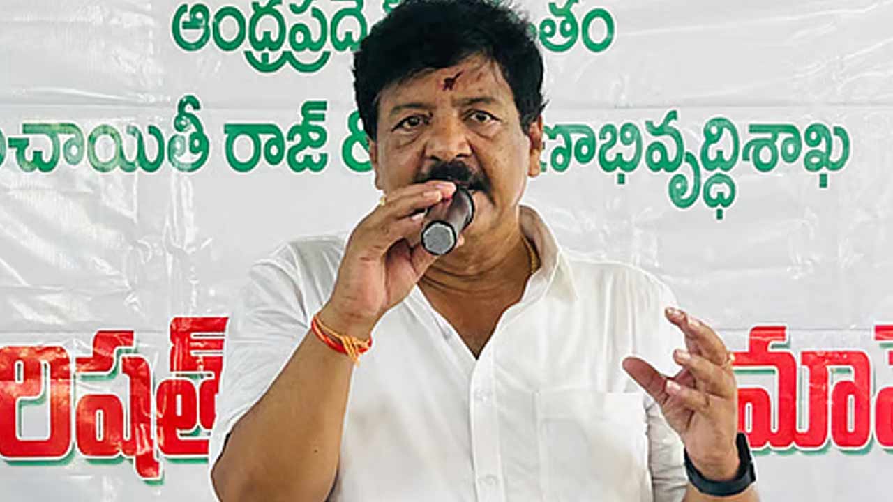 Minister Durgesh: కుటుంబం కంటే ప్రజల భద్రతకు ప్రాధాన్యత ఇచ్చేది పోలీసులు