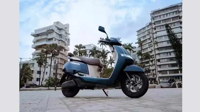 Electric scooters: రూ. 1 లక్ష కంటే తక్కువ ధరకే బెస్ట్ ఎలక్ట్రిక్ స్కూటర్లు.. స్మార్ట్ ఫీచర్ల విషయంలో తగ్గేదెలే