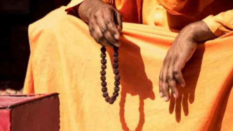 Fake Babas Gang: దుండిగల్‌లో దొంగ బాబాల ముఠా.. మత్తుమందు చల్లి రూ. 8.5 లక్షలు స్వాహా..!