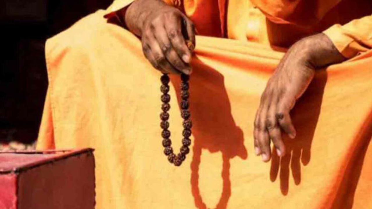 Fake Babas Gang: దుండిగల్‌లో దొంగ బాబాల ముఠా.. మత్తుమందు చల్లి రూ. 8.5 లక్షలు స్వాహా..!