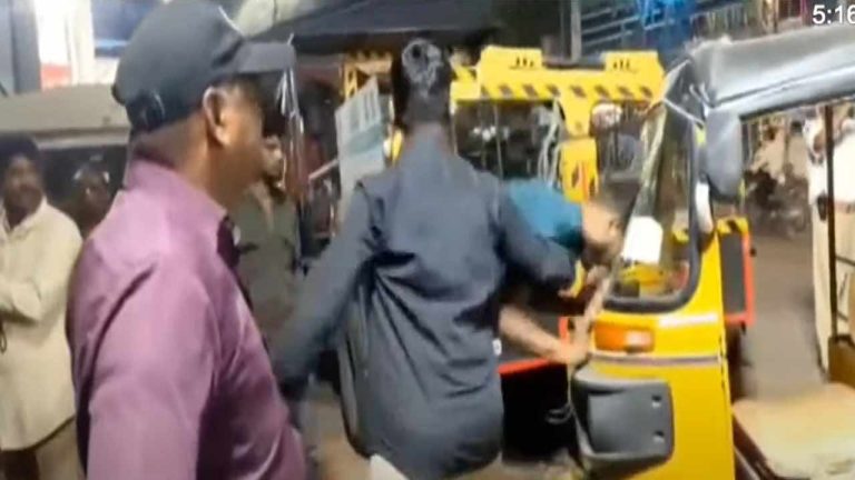 Ganja Batch : రెచ్చిపోయిన గంజాయి బ్యాచ్.. పోలీసులపై దాడి