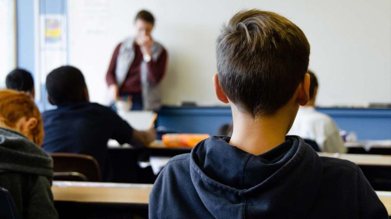 Physical Harassment : ఖమ్మం స్కూల్‌లో షాక్..! విద్యార్థిని లైంగికంగా వేధించిన జువాలజీ టీచర్