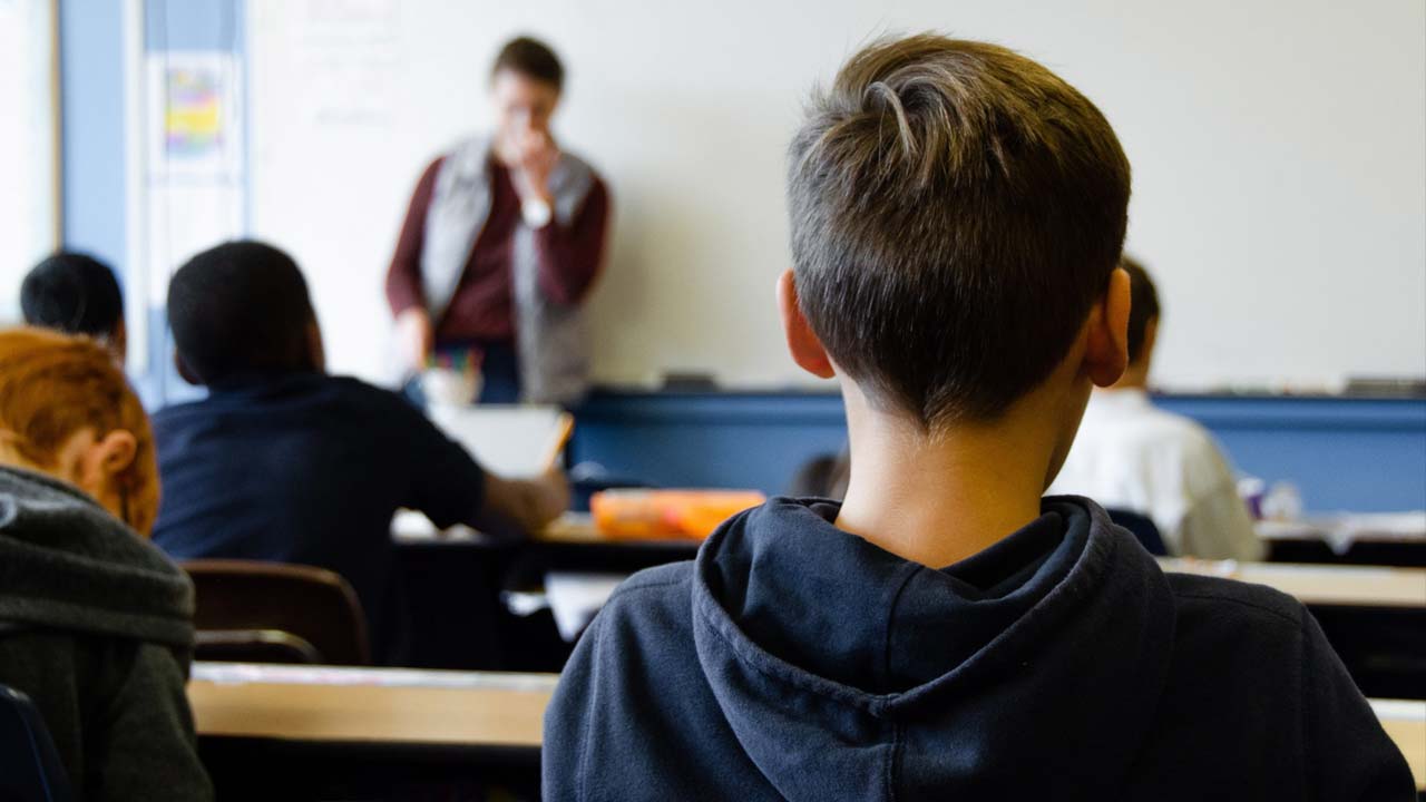 Physical Harassment : ఖమ్మం స్కూల్‌లో షాక్..! విద్యార్థిని లైంగికంగా వేధించిన జువాలజీ టీచర్