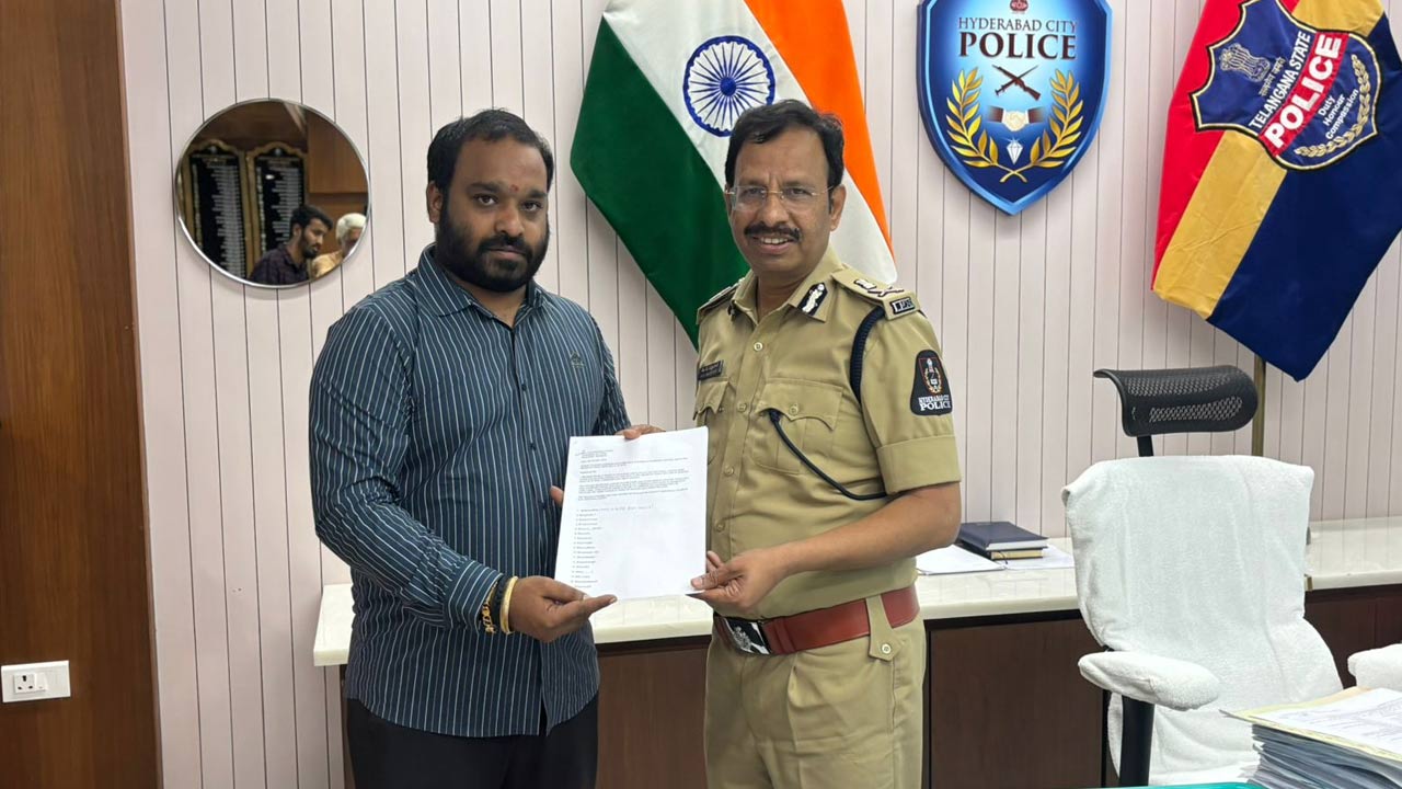 JR NTR Fans : సీపీ సజ్జనార్ కు జూనియర్ ఎన్టీఆర్ అభిమానుల ఫిర్యాదు.. ఎందుకంటే..?