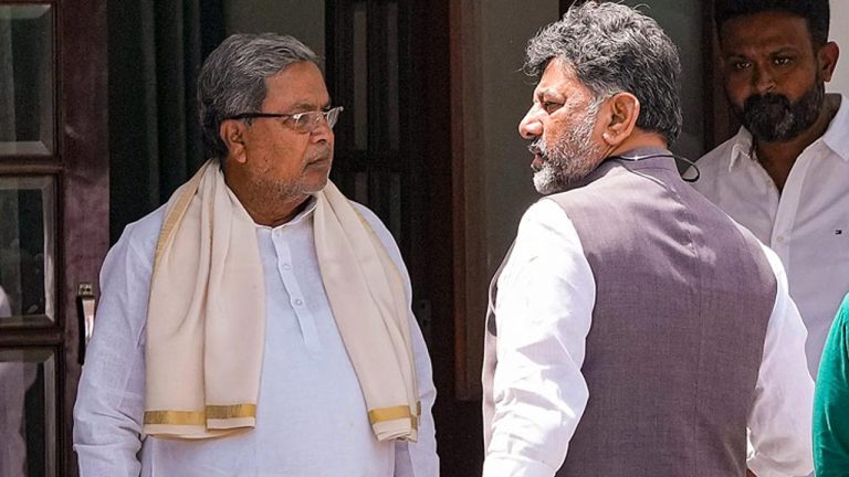 Karnataka: కర్ణాటక కాంగ్రెస్‌లో విభేదాలు! ఢిల్లీలో ఎమ్మెల్యేలతో ఖర్గే భేటీ.. తనకేం తెలియదంటున్న శివకుమార్..