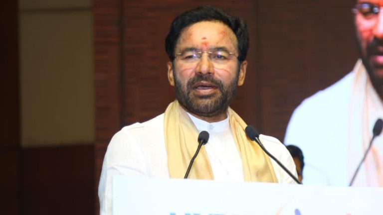 Kishan Reddy: తొందరపడి దళారుల చేతిలో పడొద్దు.. 12 శాతం తేమ ఉన్నా సీసీఐ పత్తి కొంటుంది!