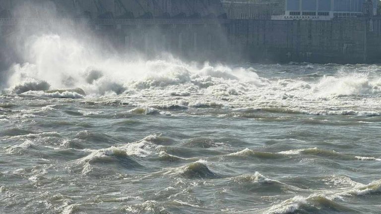 Krishna River : కృష్ణానది వరద పెరుగుతున్న ఉధృతి.. మరో ప్రమాద హెచ్చరికకు సిద్ధంగా అధికారులు