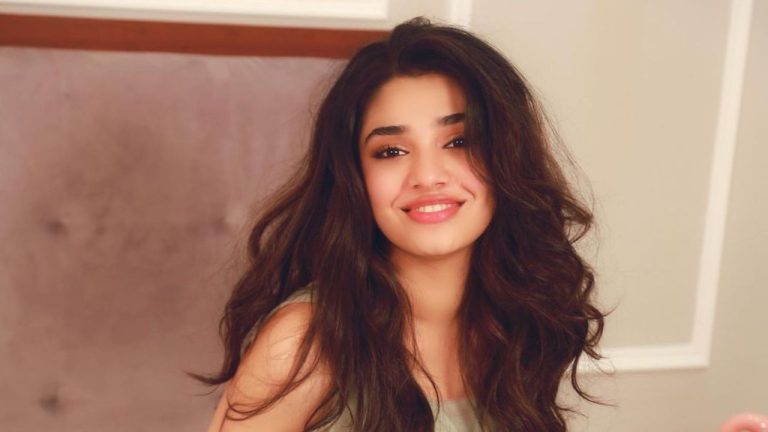 Krithi Shetty: బాలీవుడ్‌లో అదృష్టం పరీక్షించుకోబోతున్న కృతి శెట్టి