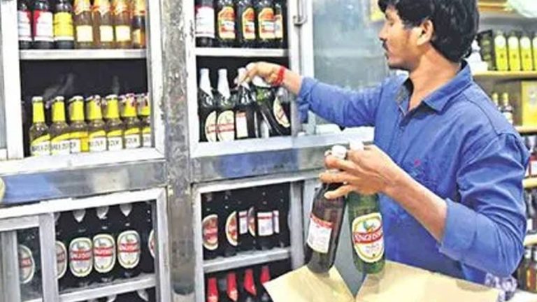 New Liquor Shops: మద్యం దుకాణాలకు ఒక్కరోజే 25వేల దరఖాస్తులు.. రేపే లాస్ట్ డేట్