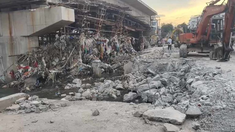 Moosarambagh Bridge : మూసారాంబాగ్ బ్రిడ్జి కూల్చివేత.. స్థానికుల ఆగ్రహం