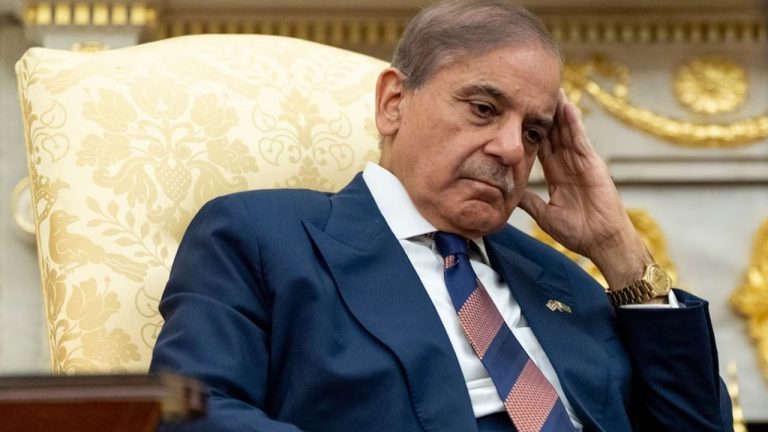 Pakistan Debt Crisis: పేదరికంలో నయా రికార్డు..! పాకిస్థాన్‌ను అప్పుల ఊబిలోకి నెట్టేస్తున్న షాబాజ్..