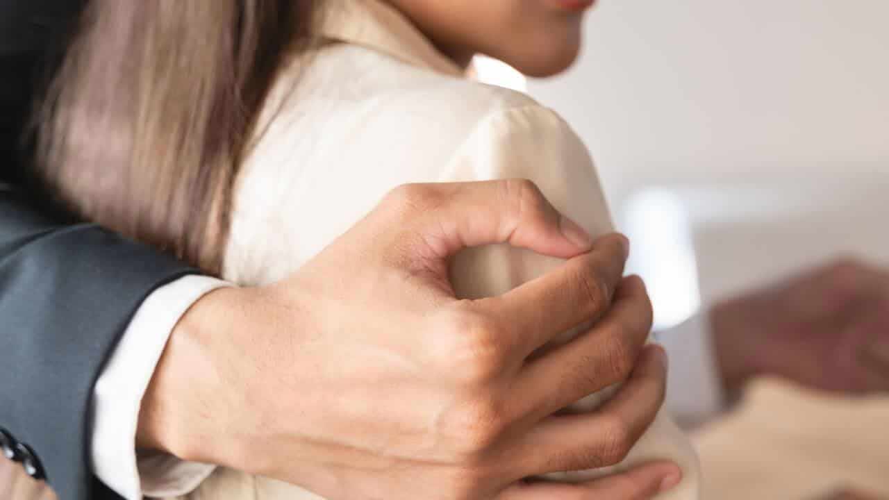 Physical Harassment: ఒంటరి మహిళను లైంగికంగా వేధించిన సీఐ.. కేసులో బిగ్ ట్విస్ట్!