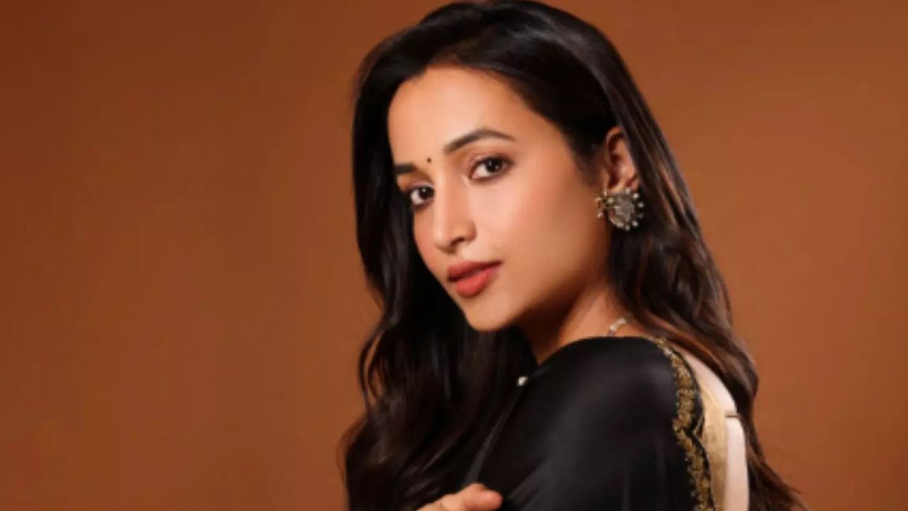 Srinidhi Shetty: రాగ పాత్రతో మరో ఫేస్ చూపించబోతోంది శ్రీనిధి.. ‘తెలుసు కదా’పై ఆసక్తికర కామెంట్స్‌!