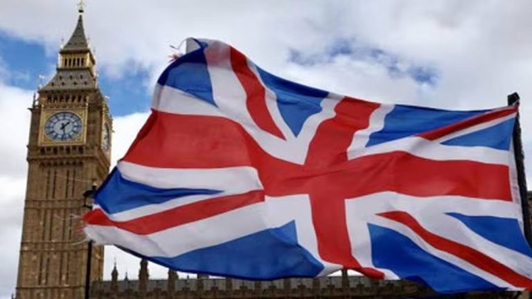 UK Work Visa: విద్యార్థులకు బ్రిటిష్ ప్రభుత్వం షాక్.. వర్క్ వీసా వ్యవధి తగ్గింపు..