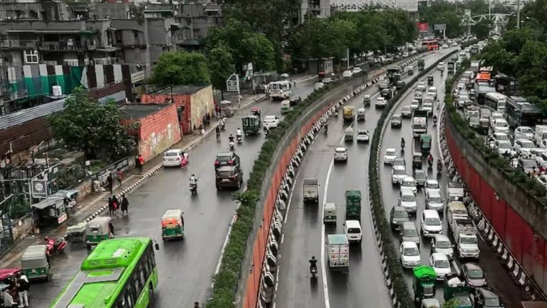 Delhi Vehicle Ban: వాహనదారులకు బిగ్ అలర్ట్.. ఢిల్లీలోకి ప్రవేశించకుండా ఆ వాహనాలపై నిషేధం.. ఎందుకంటే?