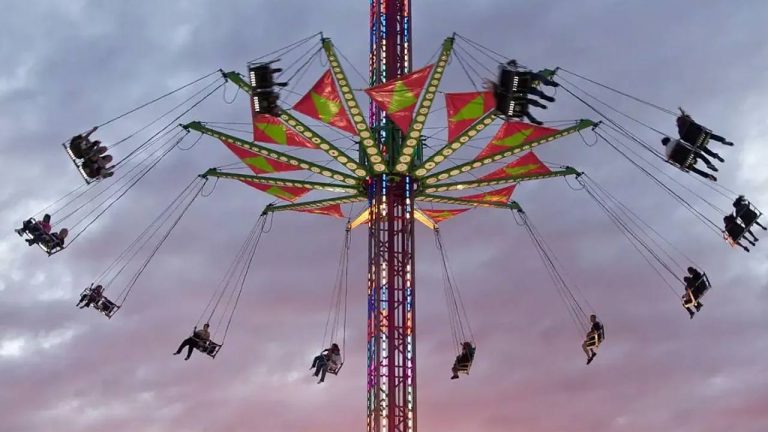 Vertigo ride: మళ్లీ ఎక్కుతారేంట్రా.. 100 అడుగుల ఎత్తులో ఆగిపోయిన వెర్టిగో రైడ్.. గాల్లో ప్రాణాలు..