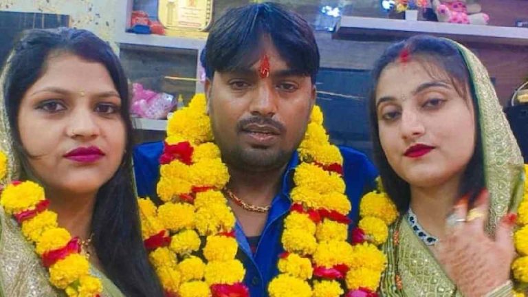 Karwa Chauth: మాకు పెళ్లిళ్లు కావడం లేదు, నీకు ఇద్దరు భార్యలు ఎలా బ్రో.? కార్వా చౌత్ వేడుకలు వైరల్..