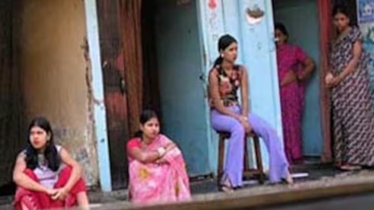 West Bengal: బెంగాల్‌లో ఆసియాలోనే అతిపెద్ద రెడ్ లైట్ ఏరియా.. సె*క్స్ వర్కర్లలో “S.I.R” భయం..